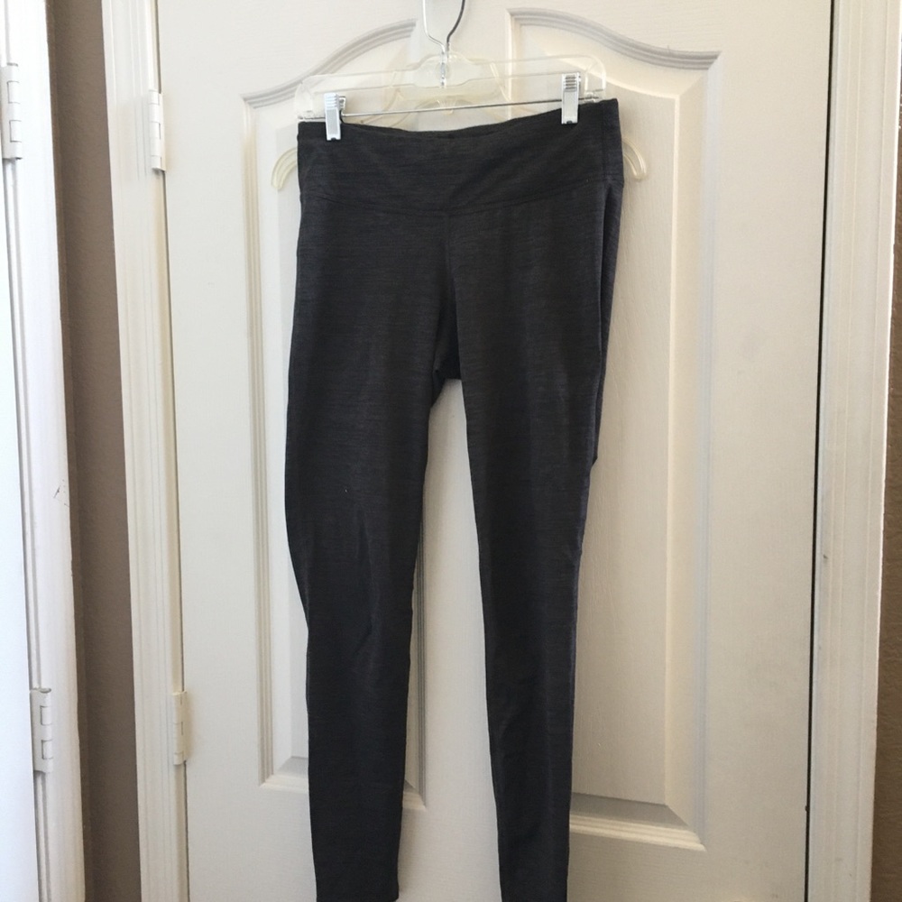 FINAL MARKDOWN Ladies old navy active workout leggings medium